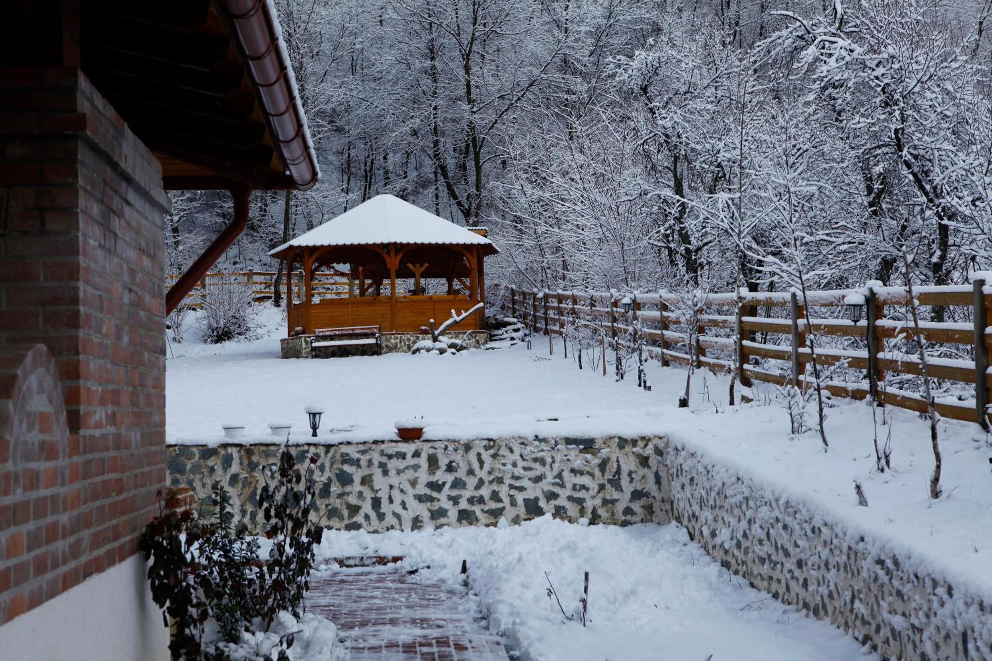 Gasthaus Maria Borlova ภายนอก รูปภาพ
